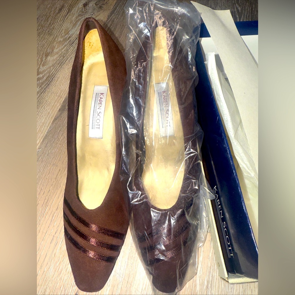 Karen Scott Solid Brown Tones Almond Toe Block Heel Size 10B Suede W/ Box